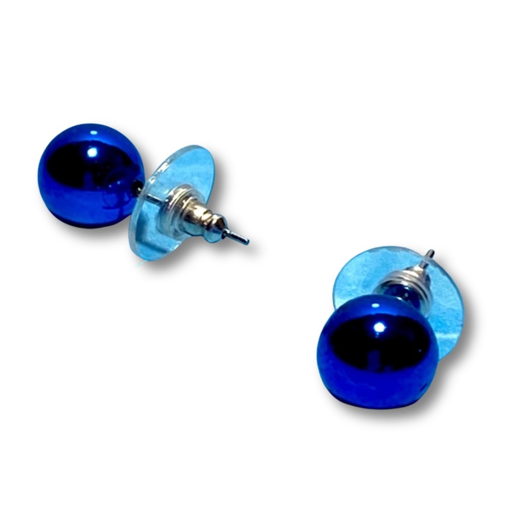$5 Special CLOSET REFRESH
Stud Pierced Earrings Electric Blue Small Round Ball